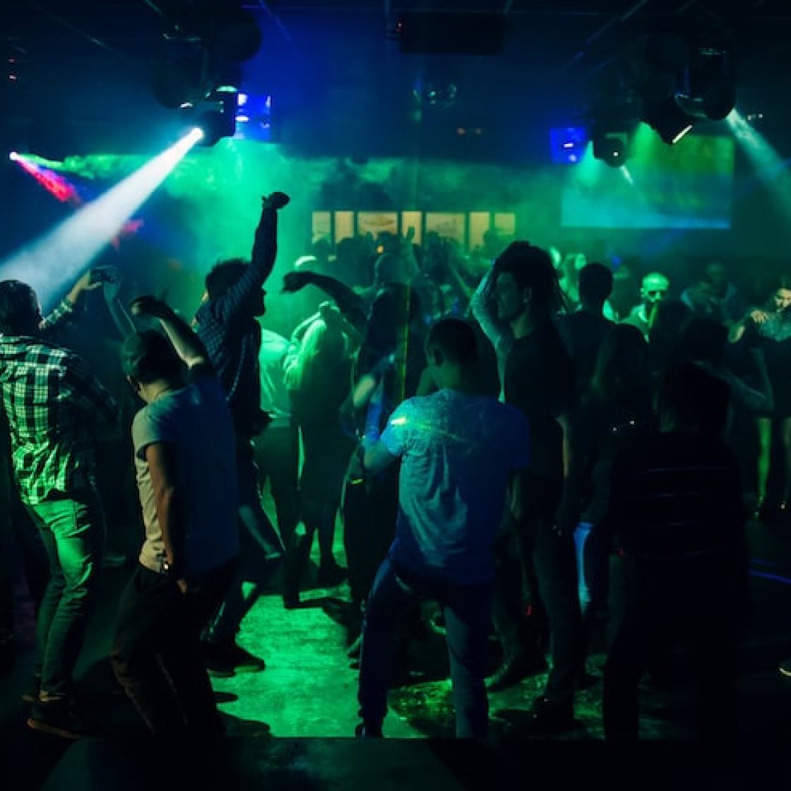 silhouettes-people-dancing-nightclub-dance-floor-party_118086-1422